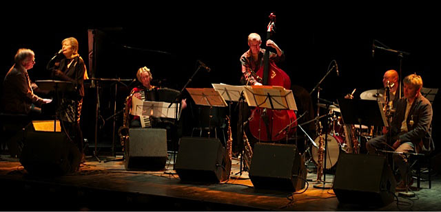 Fine ' n Yellow Band